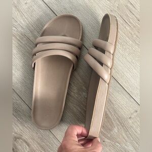 Old Navy Women's Beige Slide Sandals